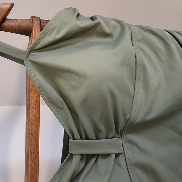 Hilor 50's Retro Ruched Tankini Swimsuit Top with Ruffle Hem - Picture 5 of 8